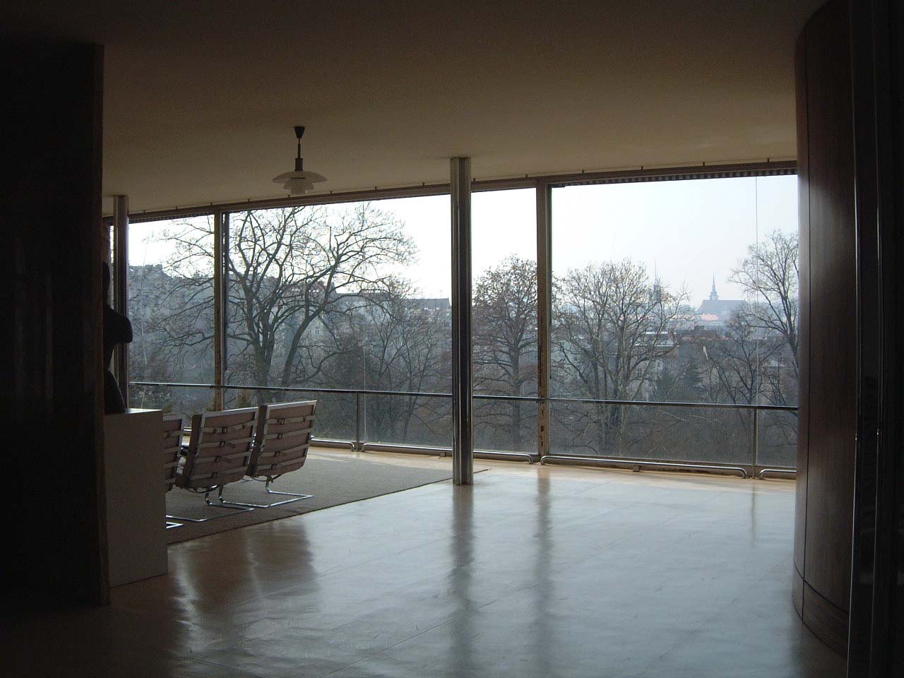 Vista da Villa Tugendhat em Brno, fachada funcionalista de Mies van der Rohe